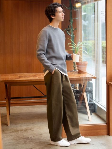 Uniqlo Wide Chino Trousers Uniqlo Men Outfit, Uniqlo Outfit, Uniqlo Style, Brand Video, Uniqlo Men, Street Style Outfits Men, Winter Outfits Men, Pleated Trousers, Chino Trousers