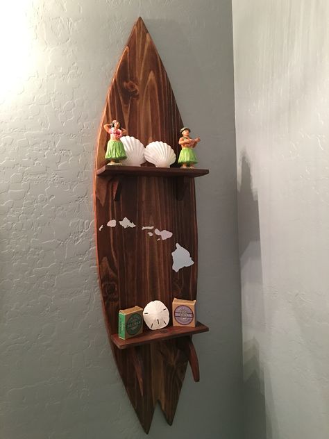 Surfboard shelf Surfboard Shelf Diy, Surfer Decor Surf Style Home, Surf Board Shelf, Mini Surfboard Decor, Surfboard Furniture, Aesthetic Beach Room, Surf Furniture, Surfboard Shelves, Surfboard Shelf