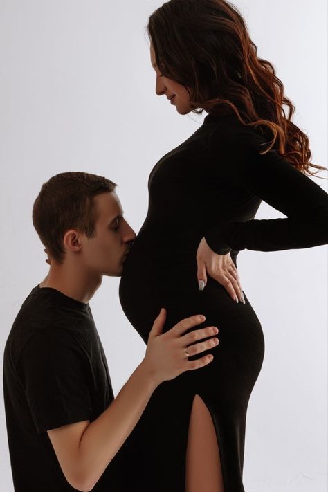 Couple Maternity Poses, Maternity Shoot Outfit, Studio Maternity Shoot, Baby Bump Photoshoot, Maternity Studio Photoshoot, Studio Maternity Photos, Maternity Photography Poses Outdoors, Cute Pregnancy Pictures, Maternity Photography Poses Couple