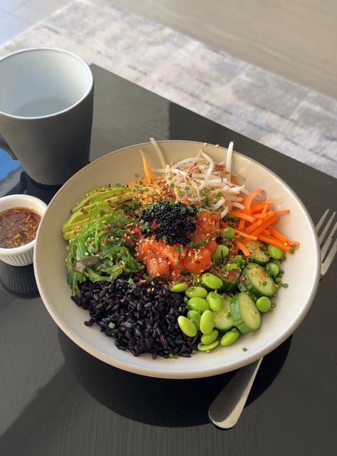 salmon poke bowl Poke Bowl With Salmon, Salmon Bowl Aesthetic, Poke Bowl Salmon, Healthy Poke Bowl, Salmon Poke Bowl Aesthetic, Keto Poke Bowl Salmon, Salmon Poke Bowl Recipe Spicy Mayo, Pretty Lifestyle, Salmon Poke Bowl