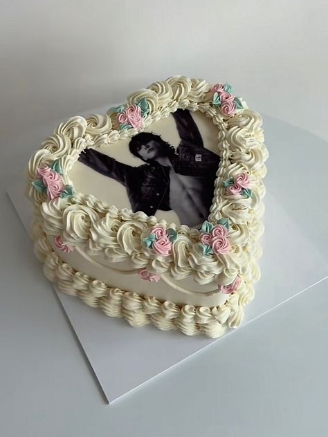 Jungkook Birthday Cake, Jungkook Cake, 19th Birthday Cakes, Bts Cake, Jungkook Birthday, 18th Cake, Vintage Birthday Cakes, 16 Birthday Cake, 18th Birthday Cake