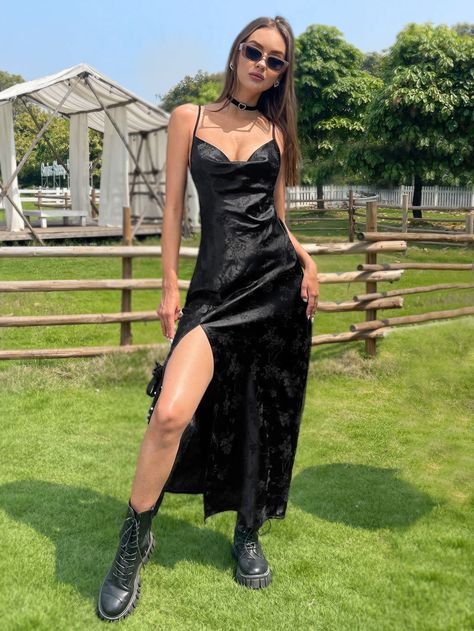 All Black Summer Outfits, All Black Outfit Summer, Thrift Bundle, Prom Jumpsuit, Black Summer Outfits, Velvet Cami Dress, Dark Beauty Fashion, Look Festival, Rock Dresses