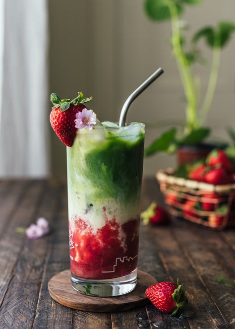 Blossom Dearie, Strawberry Matcha Latte, Strawberry Rhubarb Sauce, Creamy Oat Milk, Matcha Oats, Matcha Iced, Leftover Strawberries, Iced Latte Recipe, Rhubarb Sauce