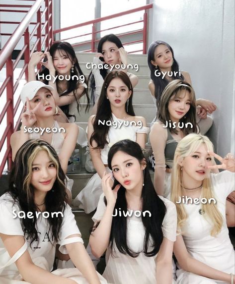 Kpop Group Names, Girls Group Names, Fromis 9 Icons, Pledis Entertainment, Group Photos, Girl Names, Reality Show, Kpop Girl Groups, Kpop Groups