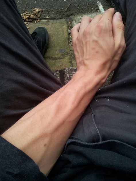 pinterest: toveseverinson Arm Veins, Veiny Arms, Hand Veins, Foto Top, Hot Hands, Kuroo Tetsurou, Hand Reference, Hand Pictures, Male Hands