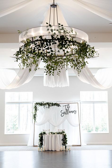 Sweetheart Table Greenery, Table Greenery, Church Easter Decorations, 12 October, Brunch Wedding, Sweetheart Table, Baby Store, Creative Decor, Flower Shop