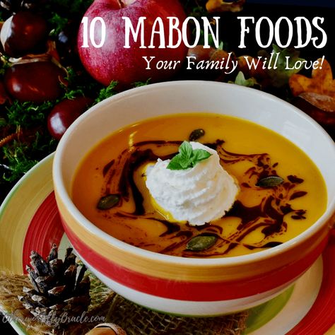 Mabon is around the corner. Here's 10 delicious Mabon foods and Mabon recipes your entire family will adore this Autumn Equinox! Fall Equinox Dinner, Mabon Stew, Mabon Meal Ideas, Mabon Bread, Mabon Recipes Dinner, Mabon Foods, Mabon Dinner, Equinox Recipes, Mabon Food