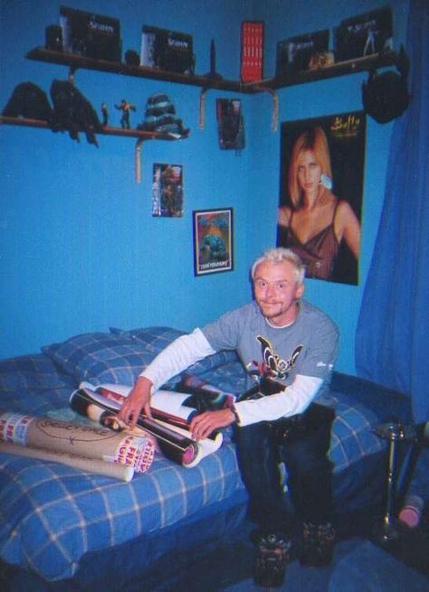 Simon Pegg Spaced, Spaced Simon Pegg, 90s 2000s Aesthetic, Cornetto Trilogy, 90s Bedroom, Simon Pegg, Comedy Duos, Powell Peralta, Space 1999