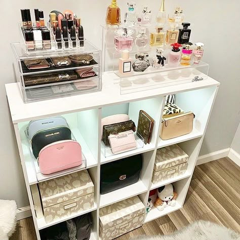 Storage Apartment Ideas, Purse Organization Ideas Bedroom, Perfume Organizer Ideas, Closet Organization Ideas Small Space, Hair Storage Ideas Organizing, Cubby Storage Ideas Bedroom, Closet Cube Organizer Ideas, Purse Display Ideas Bedrooms, Purse Display Ideas