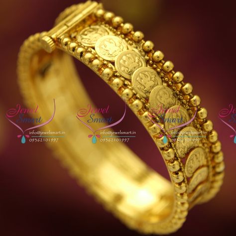 coin bangle Minimal Vanity, Temple Jewellery Gold, Antique Gold Bangles, Jewellery Gold, India Jewelry, Temple Jewellery, Gold Bangles, Stone Earrings, Rose Gold Ring