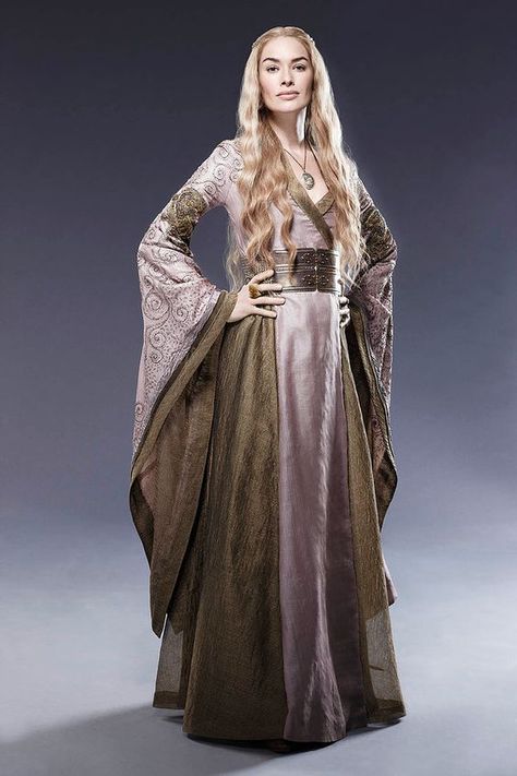 Game Of Thrones Cersei Lannister Game Of Thrones Dresses, Game Of Thrones Cersei, Game Of Thrones Dress, Got Costumes, Game Of Thrones Costumes, Lena Headey, Cersei Lannister, Gra O Tron, Medieval Dress