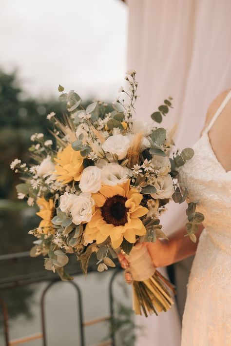 Fall Wedding Bouquets With Sunflowers Autumn Flower Arrangements, Fall Wedding Bouquets Sunflowers, Wedding Flower Arrangements With Sunflowers, Wedding Bouquets Bride Sunflower, Fall Wedding Flowers Sunflowers, Rustic Wedding Sunflowers, Wedding Flower Arrangements Sunflowers, Simple Sunflower Wedding Bouquet, Sunflower Bridal Bouquet Rustic