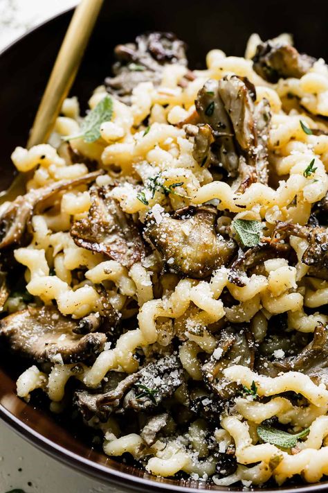 Brown Butter Pasta with Crispy Mushrooms is the ultimate quick & simple comfort food meal – it's basically grown-up buttered noodles! Toss al dente pasta in rich & nutty brown butter pasta sauce infused with garlic, fresh herbs like sage & thyme, & a little lemon juice. Pile on plenty of grated parmesan & crispy pan-roasted mushrooms for a restaurant-worthy touch. 6-ingredient recipe, ready in just 20 minutes! #brownbutterpasta #brownbuttersauce #pastarecipes #pastadishes #dinnerideas #easymeal Butter Pasta Sauce, Brown Butter Pasta, Crispy Mushrooms, Butter Sauce For Pasta, Mushroom Dishes, Crab Pasta, Brown Butter Sauce, Dumping Ground, Mushroom Dish