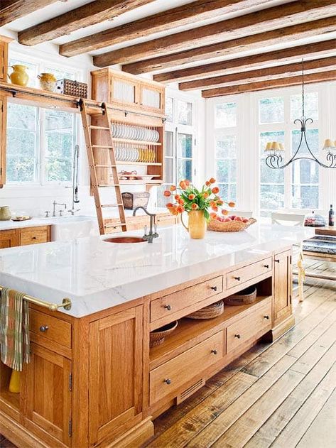 Love It or Lose It: Natural Wood In The Kitchen - Simple Stylings Natural Wood Kitchen Cabinets, Veranda Interiors, Natural Wood Kitchen, Farmhouse Kitchen Island, Kitchen Island Decor, Farmhouse Kitchen Design, Rustic Farmhouse Kitchen, Wood Kitchen Cabinets, Kitchen Farmhouse