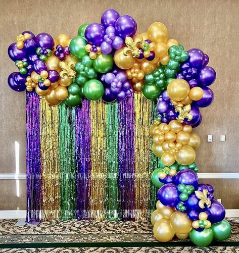 New Orleans Party Decor, Madi Gras Party Ideas, Mardi Gras Birthday Party Decorations, Mardi Gras Balloon Decorations, Marci Grad Decor, Mardi Gras Photo Backdrop, Madi Gras Decorations, Mardi Gras Dance Decorations, Mardi Gras Balloon Garland