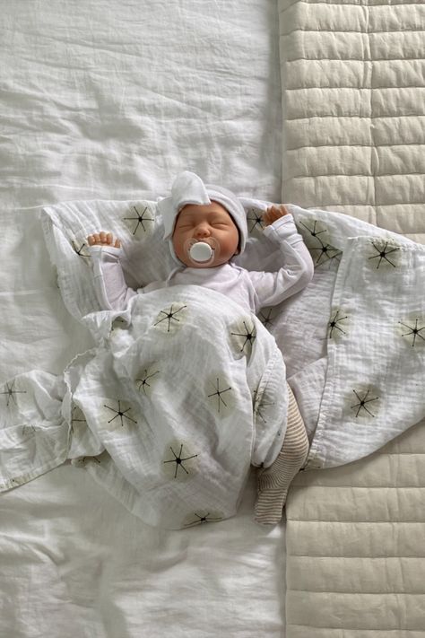 100% organic cotton swaddle blankets in three beautiful modern prints. Nursing Covers, Neutral Baby Gifts, Gender Neutral Baby Gifts, Stroller Cover, Muslin Swaddle Blanket, Muslin Blankets, Baby Swaddle Blankets, Neutral Prints, Muslin Swaddling