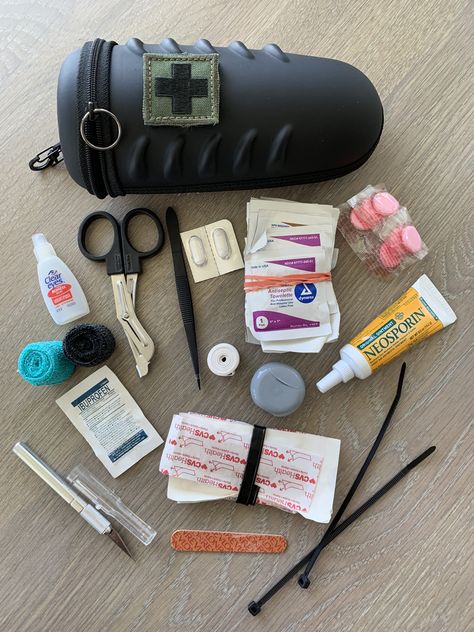 Diy First Aid Kit, Medkits First Aid, First Aid Kit Diy, Tactical Lifestyle, Doctor Equipment, Tactical Sunglasses, Medicine Kit, Mini First Aid Kit, Tactical Light