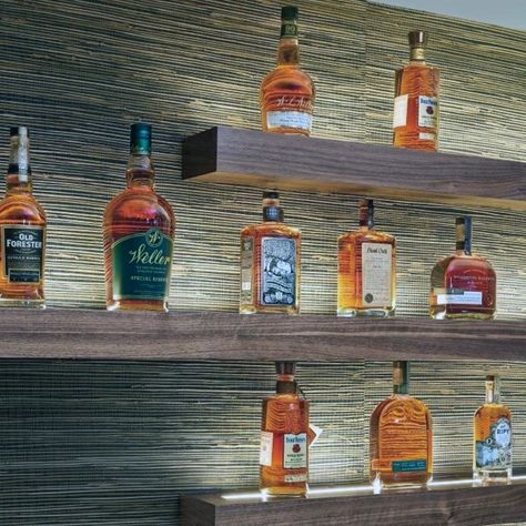 Home Mini Bar Ideas, Mini Bar Ideas, Home Mini Bar, Beverage Storage, Ideas Terraza, Bourbon Room, Liquor Shelf, Home Bar Areas, Home Bar Cabinet