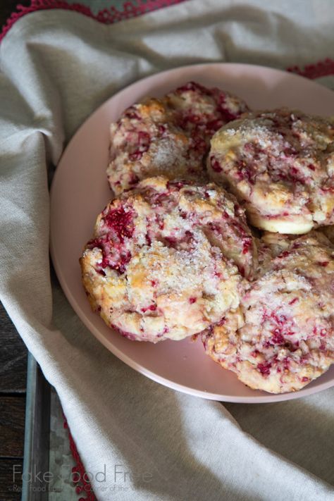 Raspberry Cream Cheese Scones, Cream Cheese Scones Recipe, Raspberry Cream Cheese Muffins, Cream Cheese Scones, Buttermilk Scone Recipe, White Chocolate Raspberry Scones, Sweet Scones, Cheese Scone Recipes, Raspberry Cream Cheese