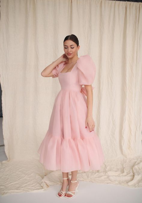 Gaun Koktail, Dress Tea Length, Rehearsal Dinner Dress, Puff Sleeves Dress, Midi Wedding Dress, Dress Rehearsal, Tea Length Dress, Puff Dress, Crop Top Dress