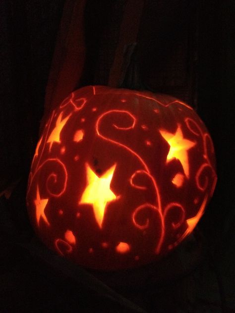 Classic Halloween Pumpkin Carving, Carved Pumpkins Ideas Aesthetic, Pumpkin Carving Aesthetic Ideas, Pumpkin Carving Stars, Whimsical Pumpkin Carving, Whimsigoth Pumpkin, Pumpkin Carving Ideas Stars, Pumpkin Inspo Carving, Moon And Stars Pumpkin Carving