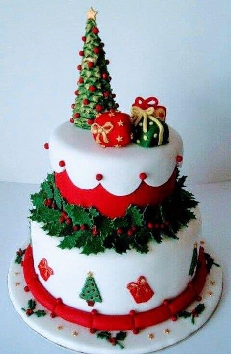 Christmas Themed Cake, Mini Torte, Christmas Cake Designs, Xmas Cake, Christmas Cake Decorations, Winter Cake, Christmas Cakes, Xmas Food, Christmas Cupcakes