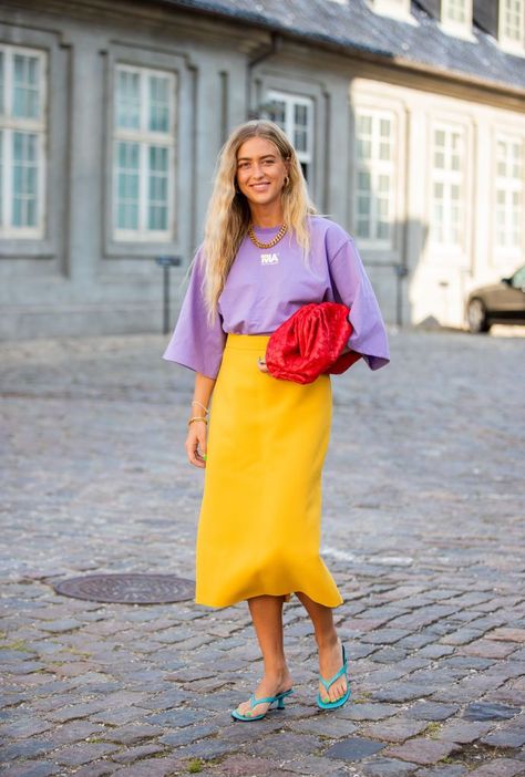 Yellow Skirt Outfits, Bright Outfit, Color Blocking Outfits, Holiday Campaign, Spring Work Outfits, Effortless Outfit, Yellow Skirt, Estilo Preppy, Copenhagen Fashion Week