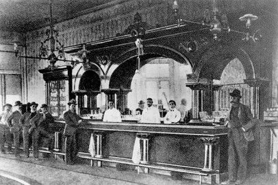 The Crystal Palace Saloon, in the 1880s, after being rebuilt from its origin as the Golden Eagle Brewery. Click here for more details on Old West Saloons. Old West Saloon, Tombstone Arizona, Old West Photos, Western Saloon, Saloon Girls, Rare Historical Photos, Old Bar, Wilde Westen, American Frontier