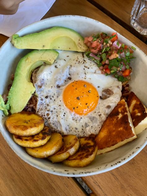 gallo pinto, tostones, breakfast, cooking, avocado, salsa, egg, rice, beans, ideas, dinner, lunch, food ideas, plantains Costa Rica Breakfast, Gallo Pinto Costa Rica, Costa Rican Breakfast, Costa Rican Desserts, Costa Rica Food, Western Breakfast, Costa Rican Food, Gallo Pinto, Breakfast Inspiration