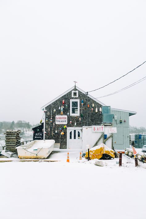 A favorite winter scene in Maine, quiet lobster shack closed for the season. Portland Maine Winter, Maine Aesthetic Winter, Horror Worldbuilding, Winter Harbor Maine, Maine Snow, Winter In Maine, Maine Aesthetic, Coastal Winter, Nye 2024