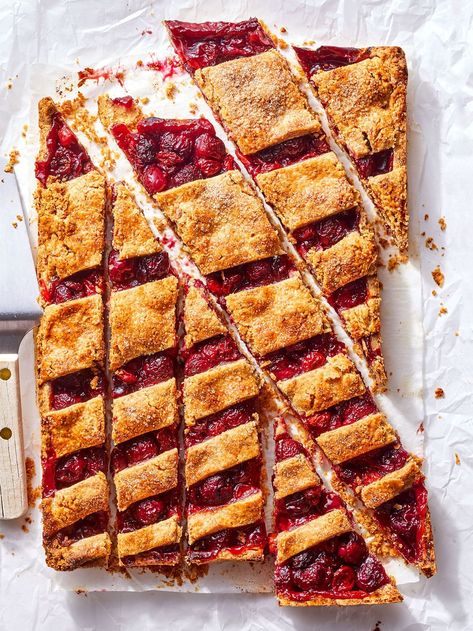 These slab pie recipes including apple, pumpkin, and cherry are the best slab pies that you need to complete your next picnic, potluck and holiday gathering. Bake these slab pies up on a sheet pan for the easiest pies that feed a crowd. Peach Slab Pie, Cherry Slab Pie, Slab Pie Recipes, Portable Dessert, Apple Slab Pie, Crumble Pie, Slab Pie, Healthy Summer Desserts, Chocolate Crust