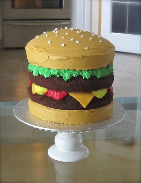 Cheeseburger Cake, Tårta Design, Hamburger Cake, Torte Creative, Burger Cake, Gubahan Bunga, Torte Cupcake, Creative Birthday Cakes, Läcker Mat