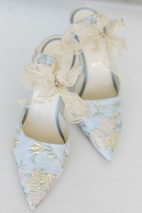 Shoes For The Bride, Mississippi Wedding, White Bridesmaid, Arkansas Wedding, Luxury Destination Wedding, Film Wedding Photography, Coastal Wedding, Fine Art Wedding Photographer, Gorgeous Shoes