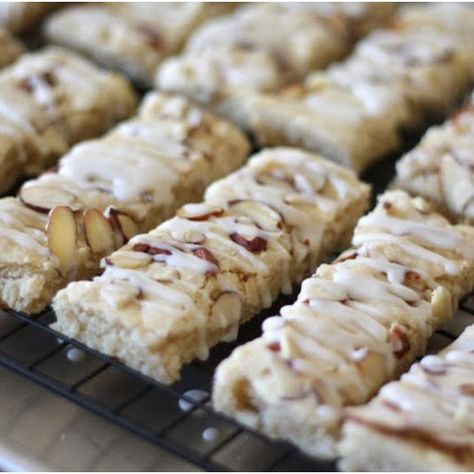 Scandinavian Almond Bars - Gluten Free and not Kitchen Scandinavian, Almond Bars, Shortbread Bars, Norwegian Food, Scandinavian Food, Almond Joy, Almond Flavor, Gluten Free Sweets, Swedish Recipes