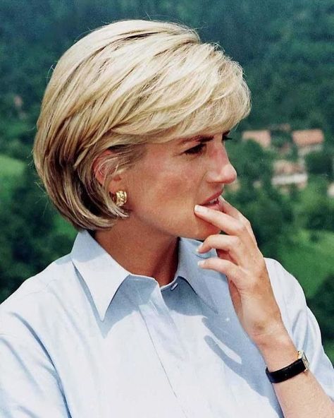 Princess Diana Haircut, Diana Haircut, Diana Hair, Princess Diana Hair, Haircut For Square Face, Chemo Hair, Princess Diana Photos, Princess Diana Family, Princess Diana Pictures