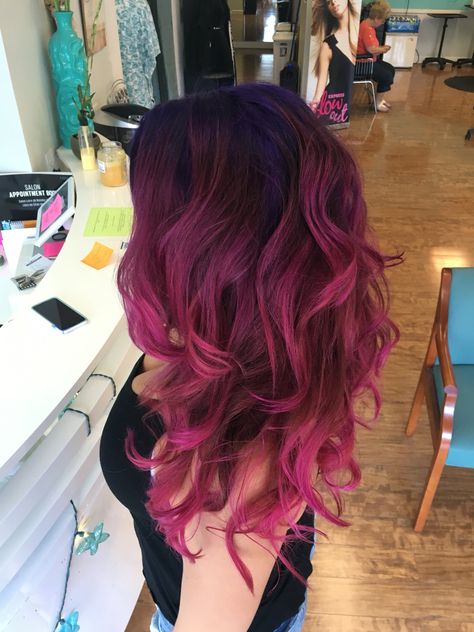 Magenta Hair Ombre, Red And Pink Ombre Hair, Dark Pink Ombre Hair, Fuschia Ombre Hair, Ombre Burgundy Hair, Unique Ombre Hair Color Ideas, Magenta Ombre Hair, Red To Pink Ombre Hair, Pink Hair Dark Roots