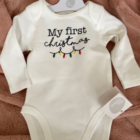 "My First Christmas" Onesie - Long-Sleeve 95% Organic Cotton 5% Spandex Christmas Onsies Baby, My First Christmas Onesie, First Christmas Onesie, Christmas Onsies, Baby Christmas Onesie, Onesie Ideas, Tiffany Baby Showers, Pijama Party, Christmas Onesie