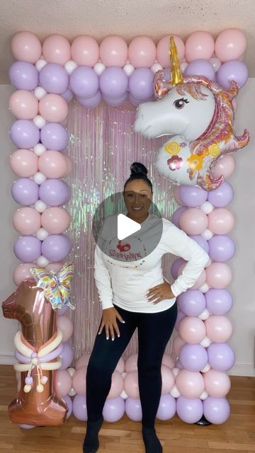 Lol Balloon Garland, Diy Balloon Frame, Balloon Frame Photo Booths, Unicorn Birthday Balloons, Unicorn Birthday Party Decorations Diy, Unicorn Balloon Ideas, Unicorn Decorations Party, 1st Birthday Photo Booth, Photo Booth Ideas Diy