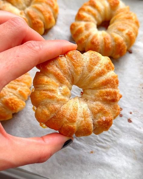 Apple Puff Pastry Doughnut Hack | Apple puff pastry doughnut hack by @emsfoodiefix less than 20 mins to make! #puffpastry #puffpastryrecipes #doughnuts #applepie #tasty | By Tasty UK | Facebook Puff Pastry Wrapped Apple Rings, Apple Puff Pastry Doughnut Hack, Carmel Apple Puff Pastry Doughnut, Apple Filled Puff Pastry, Apple Philo Dough Puff Pastries, Tasty Uk, Apple Donut, Making Apple Pie, Pastry Dishes