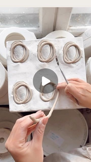 Ende Ceramics on Instagram: "Twist handle in 10 seconds 🙌🏼 you know someone who likes ceramics? Please share ❤️ #ceramics #ceramictips #handmade #porcelain #ceramicstudio #coffeecup #ceramika #potterylife #potterytechniques" Ceramic Poppies, Beginner Pottery, Pottery Techniques, Handmade Porcelain, Pottery Crafts, Diy Pottery, February 9, Craft Handmade, Ceramics Ideas Pottery