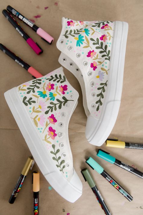 Shoe Painting Ideas On Canvas, Shoe Painting Ideas, Shoe Painting, Painted Converse, Painted Shoes Diy, Studio Color, Paint Types, Color Painting, Colour Board