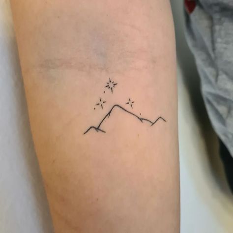 15+ ACOTAR Tattoos That Will Bring The Best Magic On You! Acotar Simple Tattoo, Minimal Acotar Tattoo, Fantasy Tattoos Simple, Fantasy Matching Tattoos, Fantasy Minimalist Tattoo, Book And Stars Tattoo, Small Sjm Tattoo, Velaris Stars Tattoo, Acotar Star Tattoo