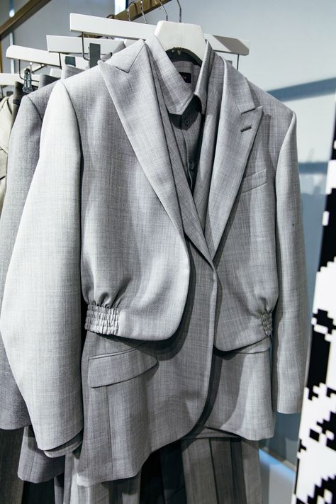 Mens Tailoring, Blazer Details, Suit Details, Tailoring Details, Mens Blazer, Louis Vuitton Collection, Diy Vetement, Fashion Project, Clothing Details