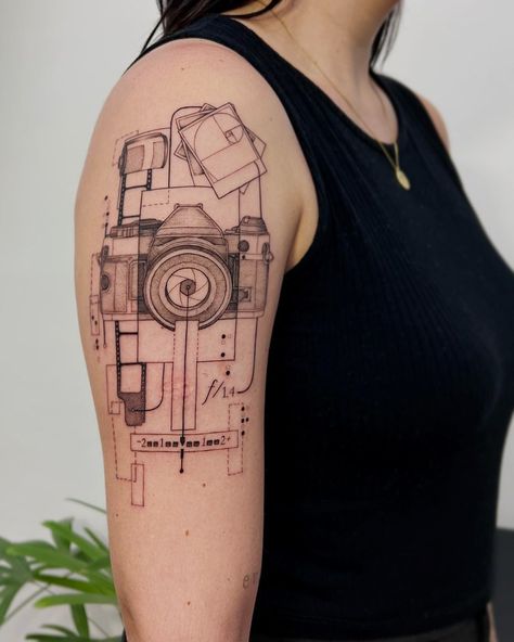 Trip Tattoo, Camera Tattoo Design, Photographer Tattoo, Medium Tattoos, Modern Art Tattoos, Tattoo Design For Hand, Camera Tattoos, Photography Tattoo, Universe Tattoo