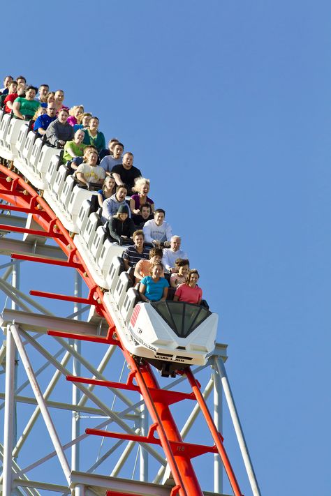 Magnum XL-200 was the FIRST roller coaster to top 200 ft when it opened in 1989! Cedar Point Rides, Roller Coaster Pictures, Best Roller Coasters, Cedar Point Amusement Park, Best Amusement Parks, Fair Rides, Cool Coasters, Abandoned Amusement Parks, Amusement Park Rides