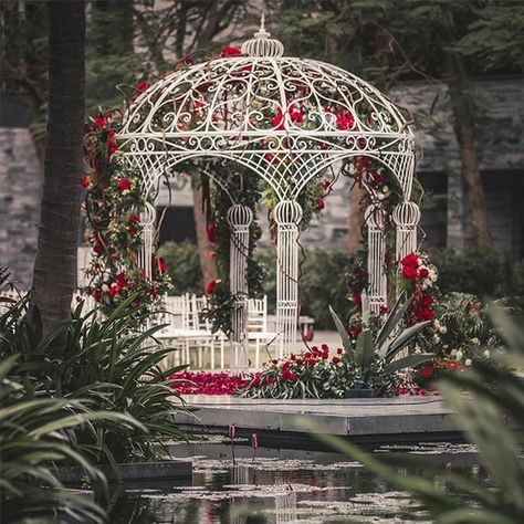 Wedding Arch Round, Vidhi Mandap, Round Gazebo, White Gazebo, Round Garden, Gazebo Wedding, Garden Pavilion, Wedding Stage Design, Rock Landscaping