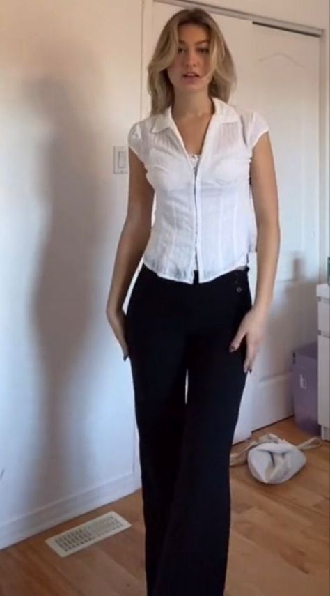 Fashion Business Casual Outfits, Chic Business Professional Outfits, 2000s Formal Outfits, Intern Outfit Office, Business Casual Outfits Feminine, 00s Office Fashion, Buisness Casual Woman’s, Smart Office Wear Women, 2000s Business Casual