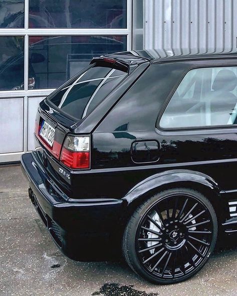 12.3k Likes, 53 Comments - Golf MK2 Lovers (@golfmk2lovers) on Instagram: “Black beauty 🤩😎😍🖤 🔑:tag the owner ———————— #golfmk2lovers #sideshotsunday ———————— #vw #volkswagen…” City Golf, Vw Golf 1, Vw Mk1, Golf Mk3, Golf Mk2, Golf 1, Car Projects, Golf Gti, Vw Volkswagen