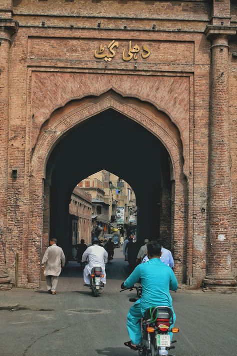 𝐀𝐧𝐝𝐫𝐨𝐨𝐧 𝐥𝐚𝐡𝐨𝐫𝐞 , 𝐰𝐚𝐥𝐞𝐞𝐝 𝐜𝐢𝐭𝐲 𝐨𝐟 𝐥𝐚𝐡𝐨𝐫𝐞 Old Lahore Photography, Androon Lahore Aesthetic, Pakistan Asthetic Pics, Old Lahore Aesthetic, Old Pakistani Aesthetic, Lahore Fort Photography, Delhi Vibes, Lahore Aesthetic, Walled City Lahore