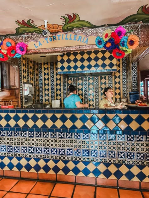 20 Best places to eat and drink in San Diego — A Charming Escape Mexican Themed Restaurant, Small Mexican Restaurant Design, Mexican Style Restaurant Decor, Mexican Aesthetic Restaurant, Trendy Mexican Restaurant, Modern Mexican Restaurant Decor, Taco Stand Ideas, Mexican Style Restaurant, Mexican Bar Design